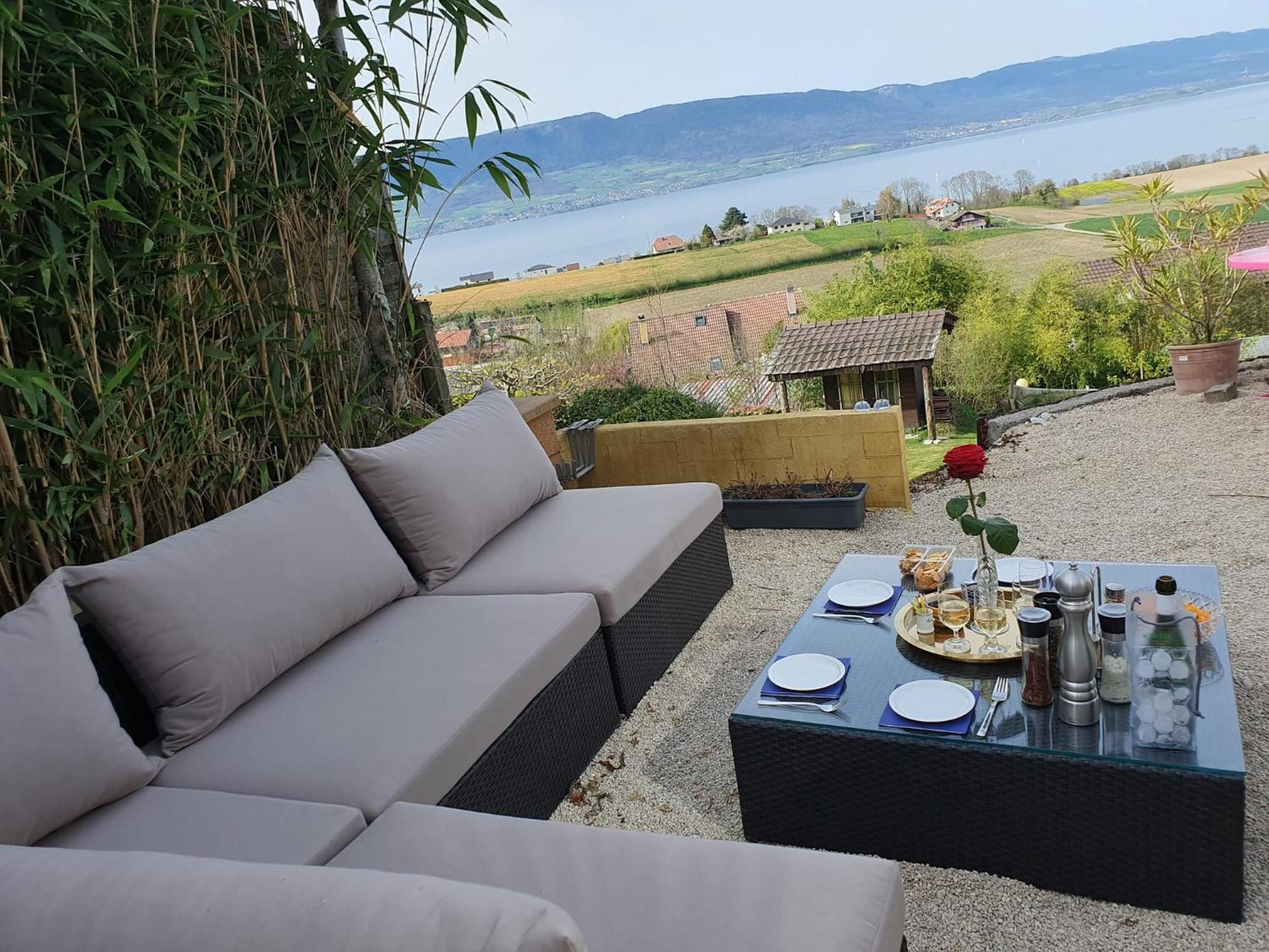 Chalet With Stunning Lake And Mountain Views Avec Une Vue A Couper Le Souffle, Une Spacieuse Terrasse Et Jardin Chatillon  Eksteriør billede